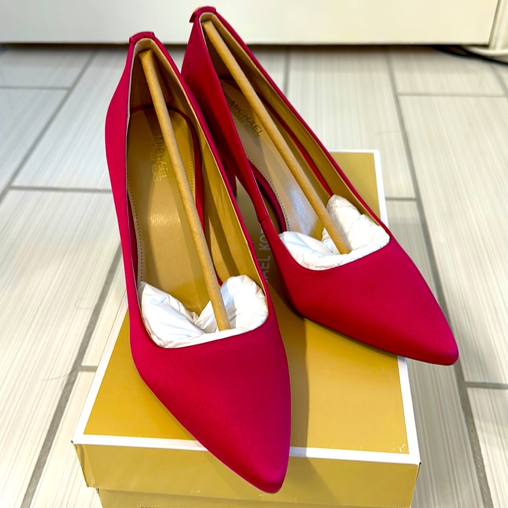 MK Fuchsia Pumps
